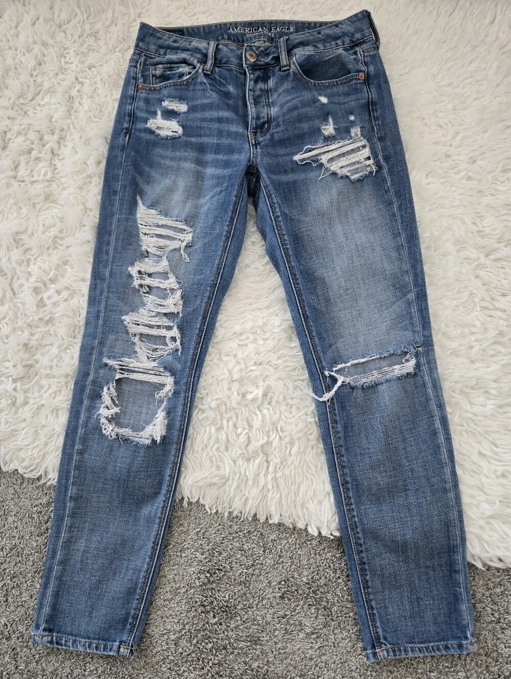 American Eagle Distressed Tomgirl Jean Size 4